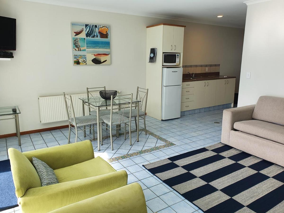 Deluxe One-Bedroom Suite