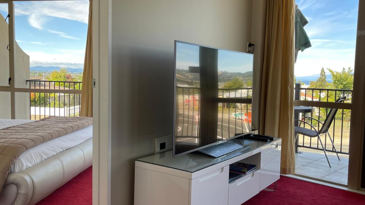 Deluxe Suite Spa Bath