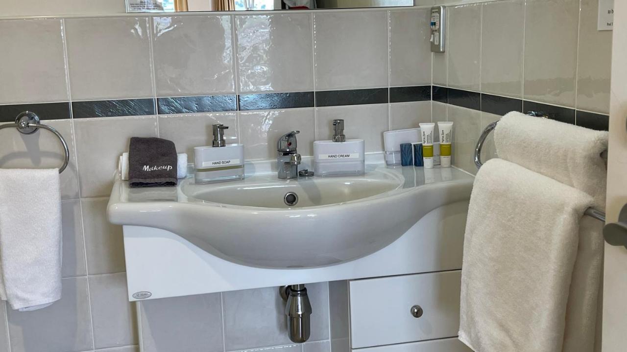 Deluxe Suite Spa Bath