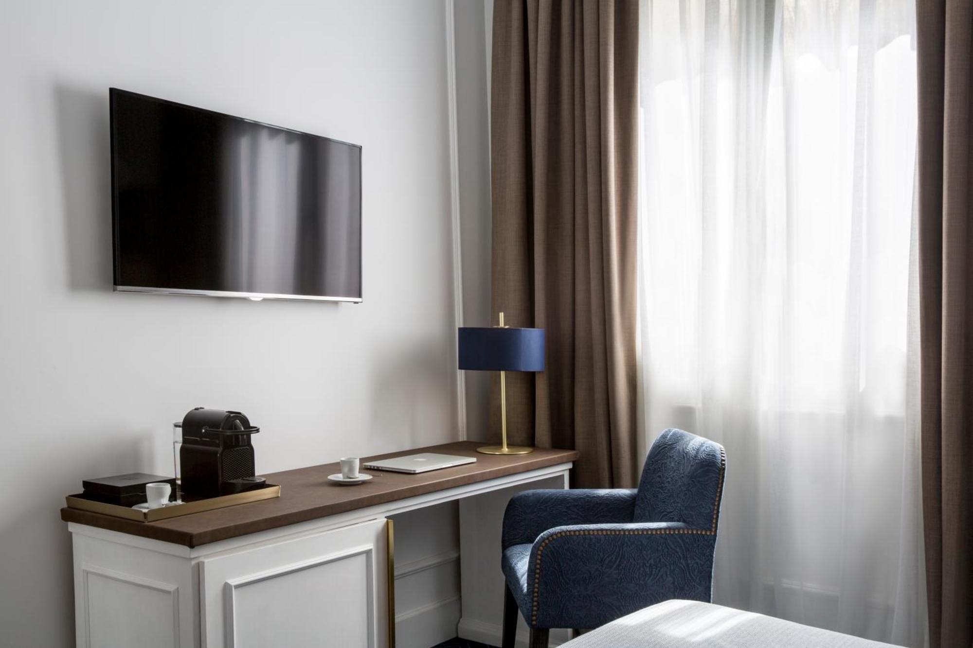 Design Double or Twin Room