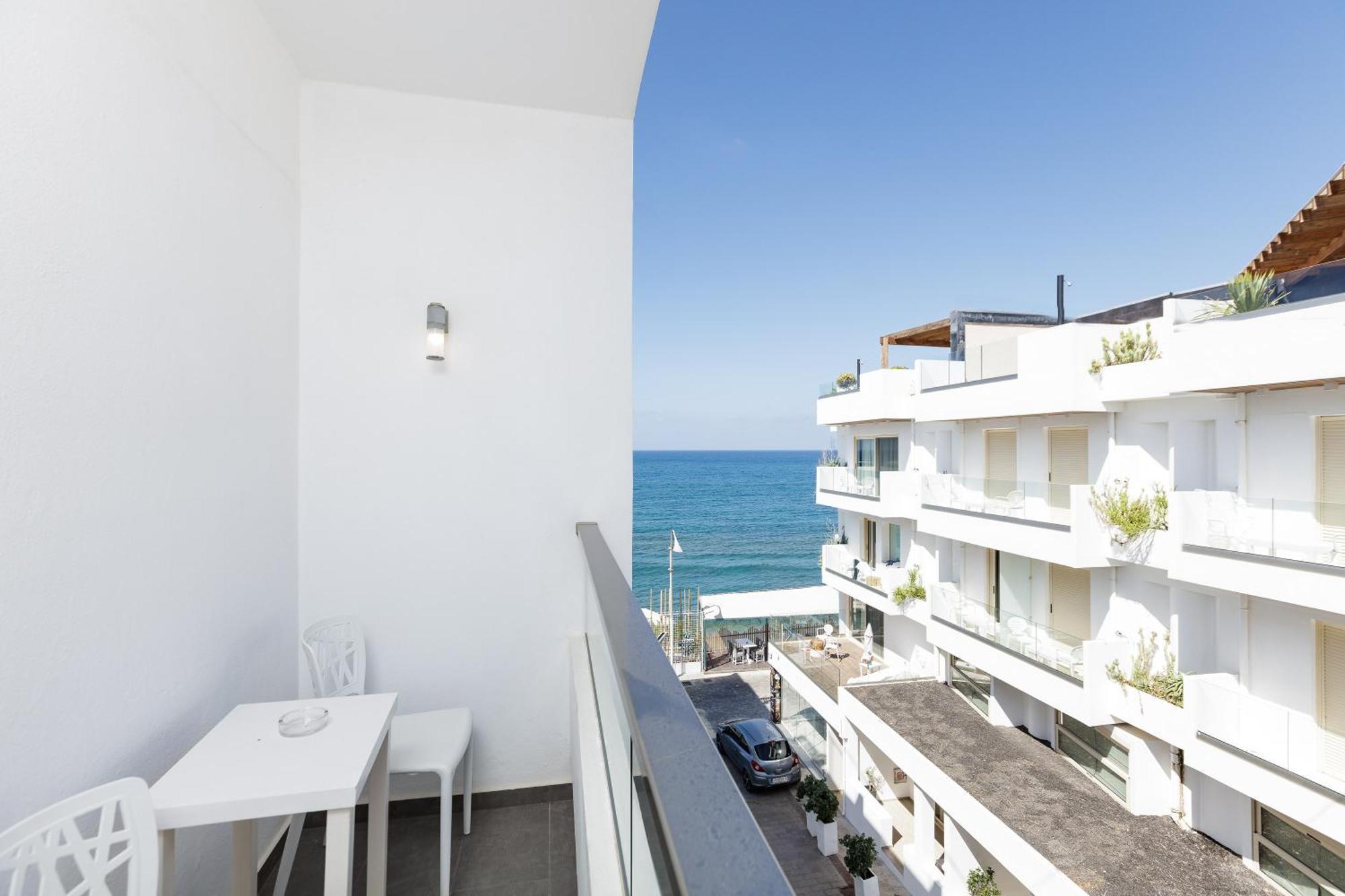 Chambre Standard - Vue Latérale sur Mer