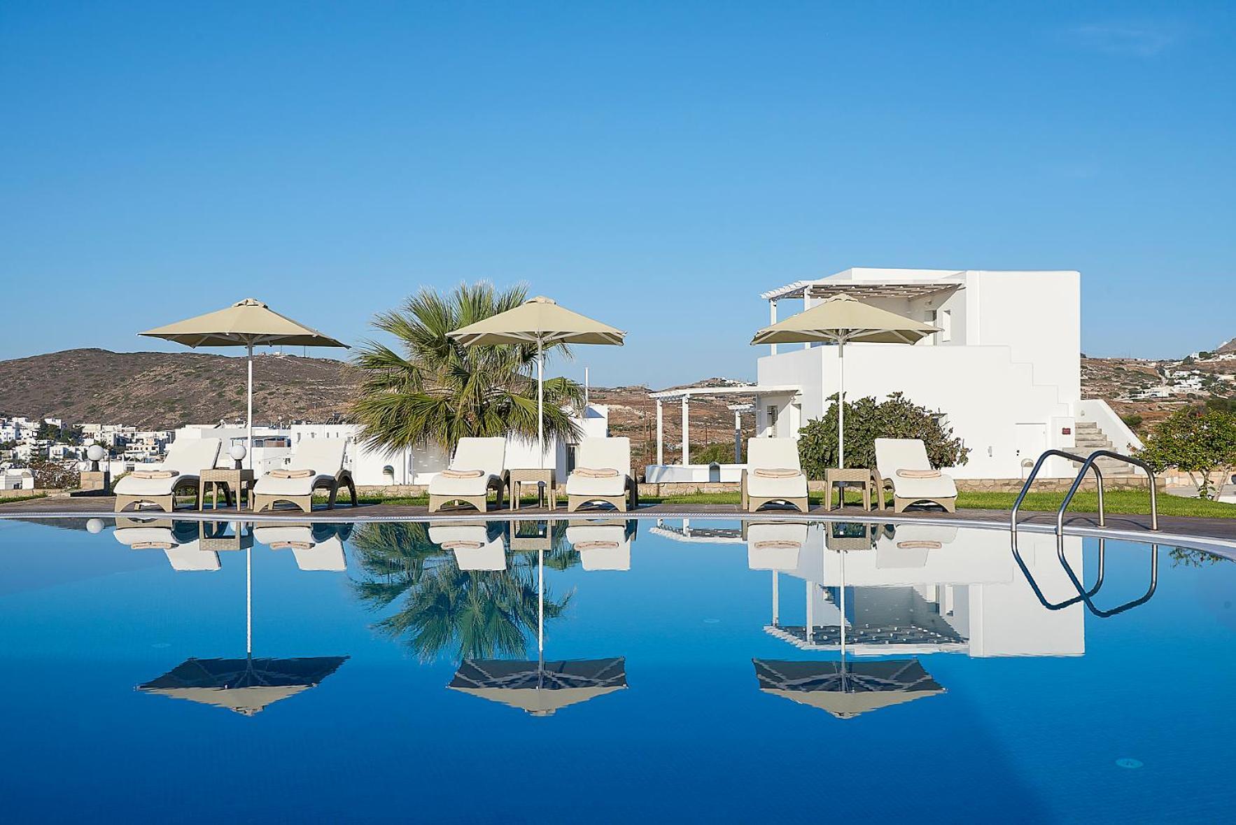 Habitación Doble con vistas a la terraza y a la piscina