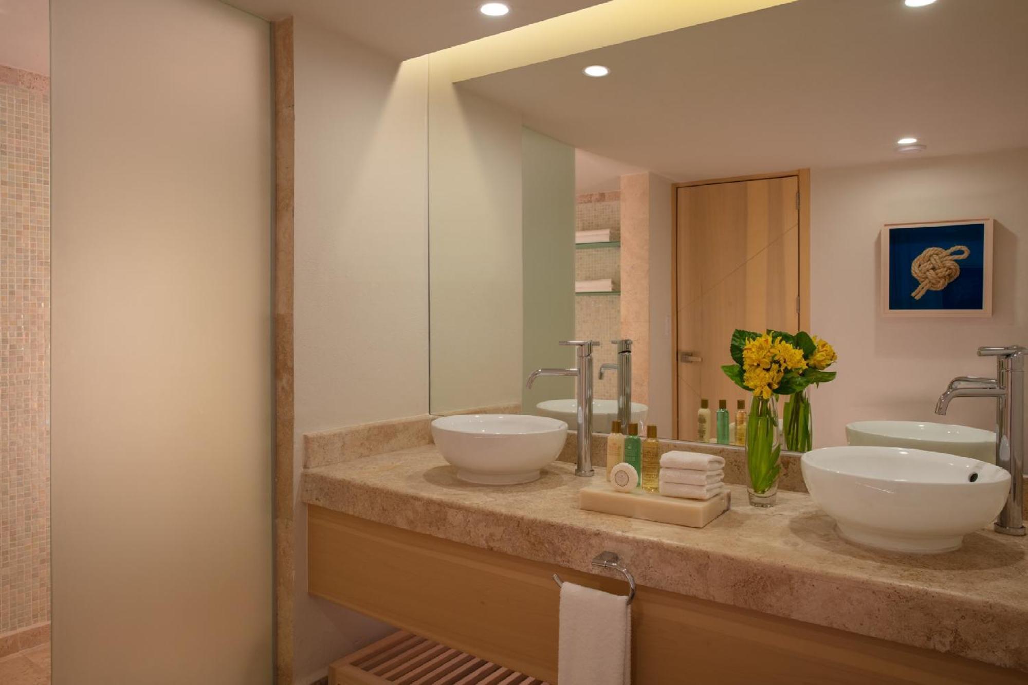 Preferred Club Premium Suite Marina View King Hot Tub HNKSV,1273578700:JPEG