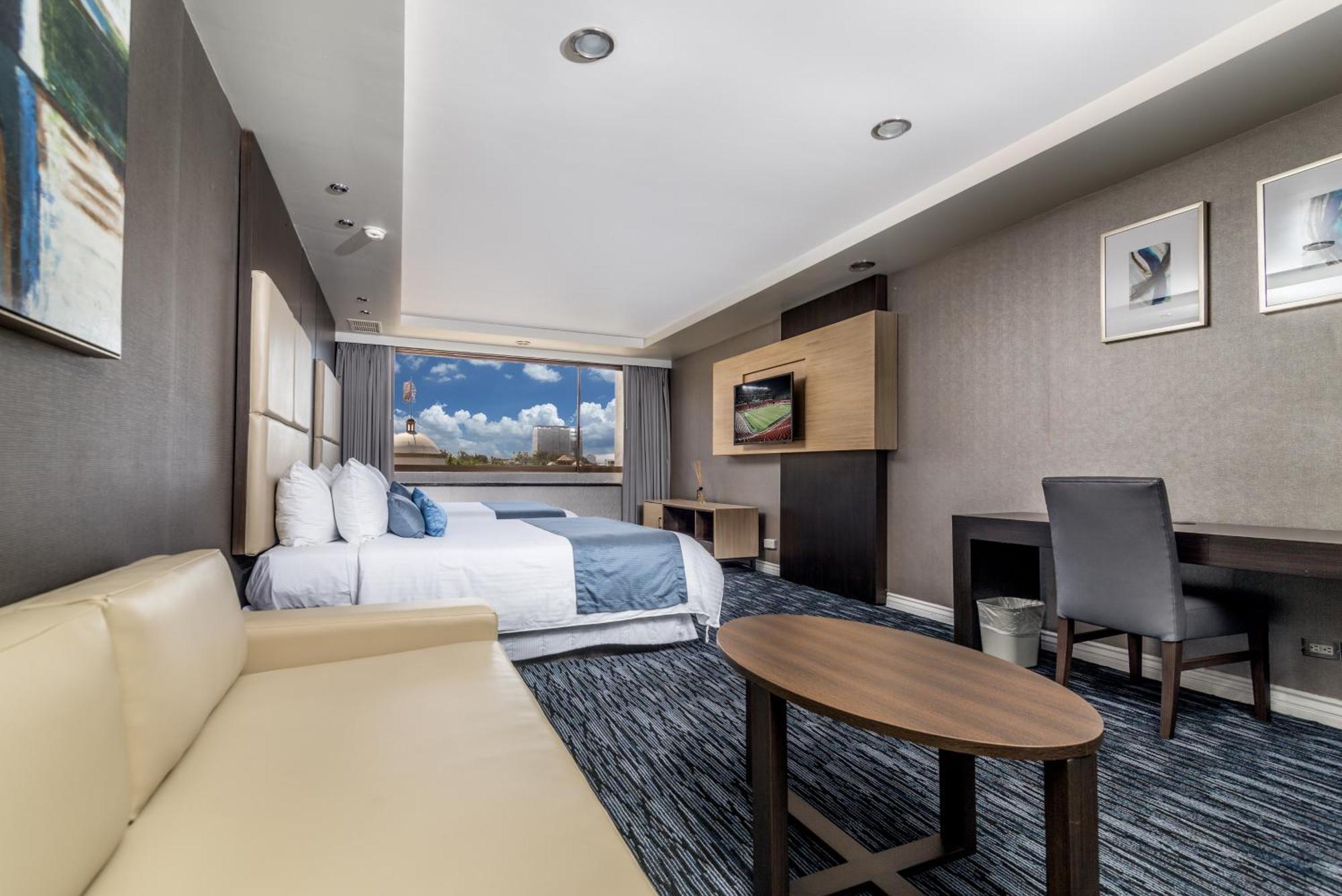 Queen Suite Two Queen Beds