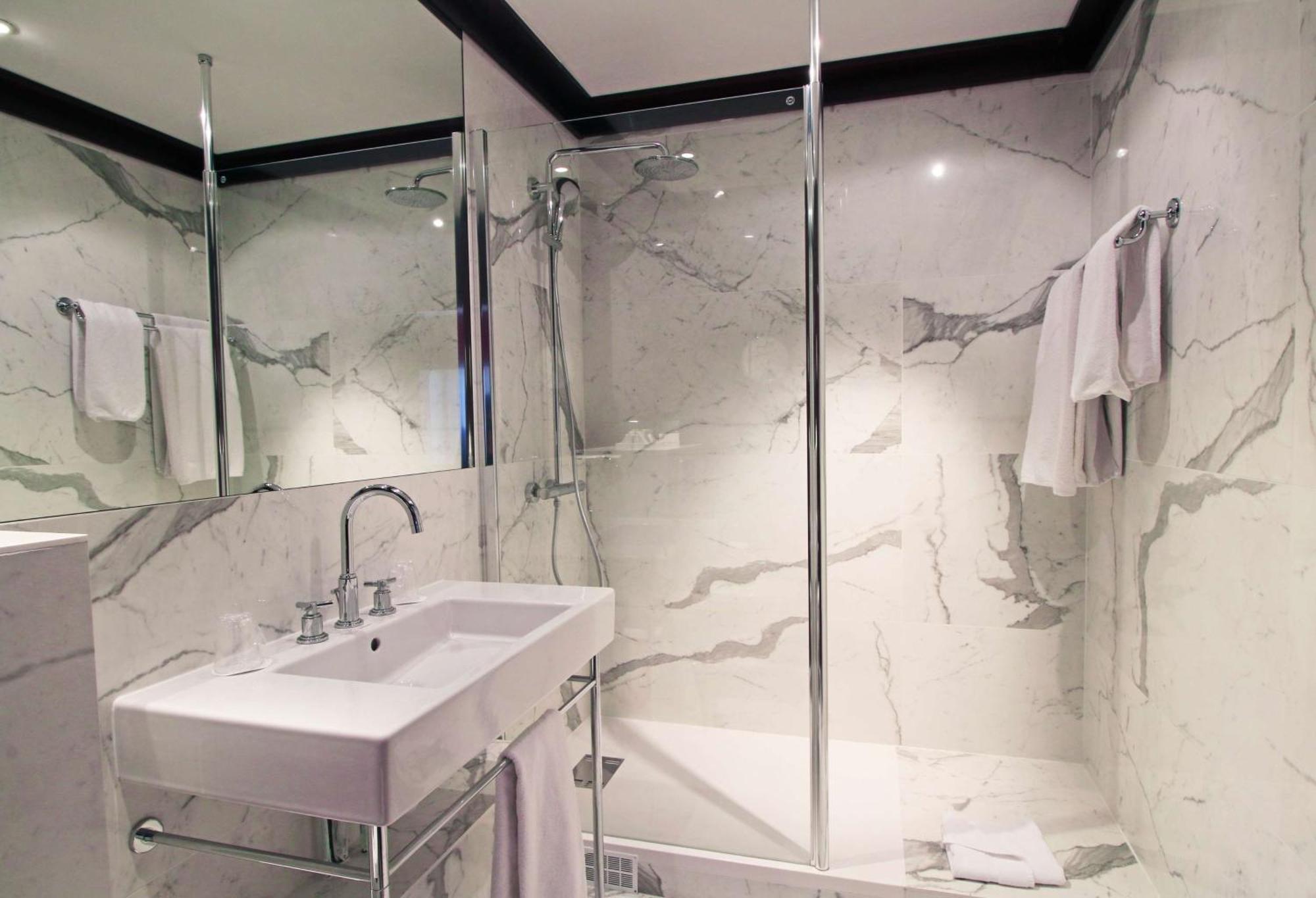 Chambre Lit Queen-Size Confort