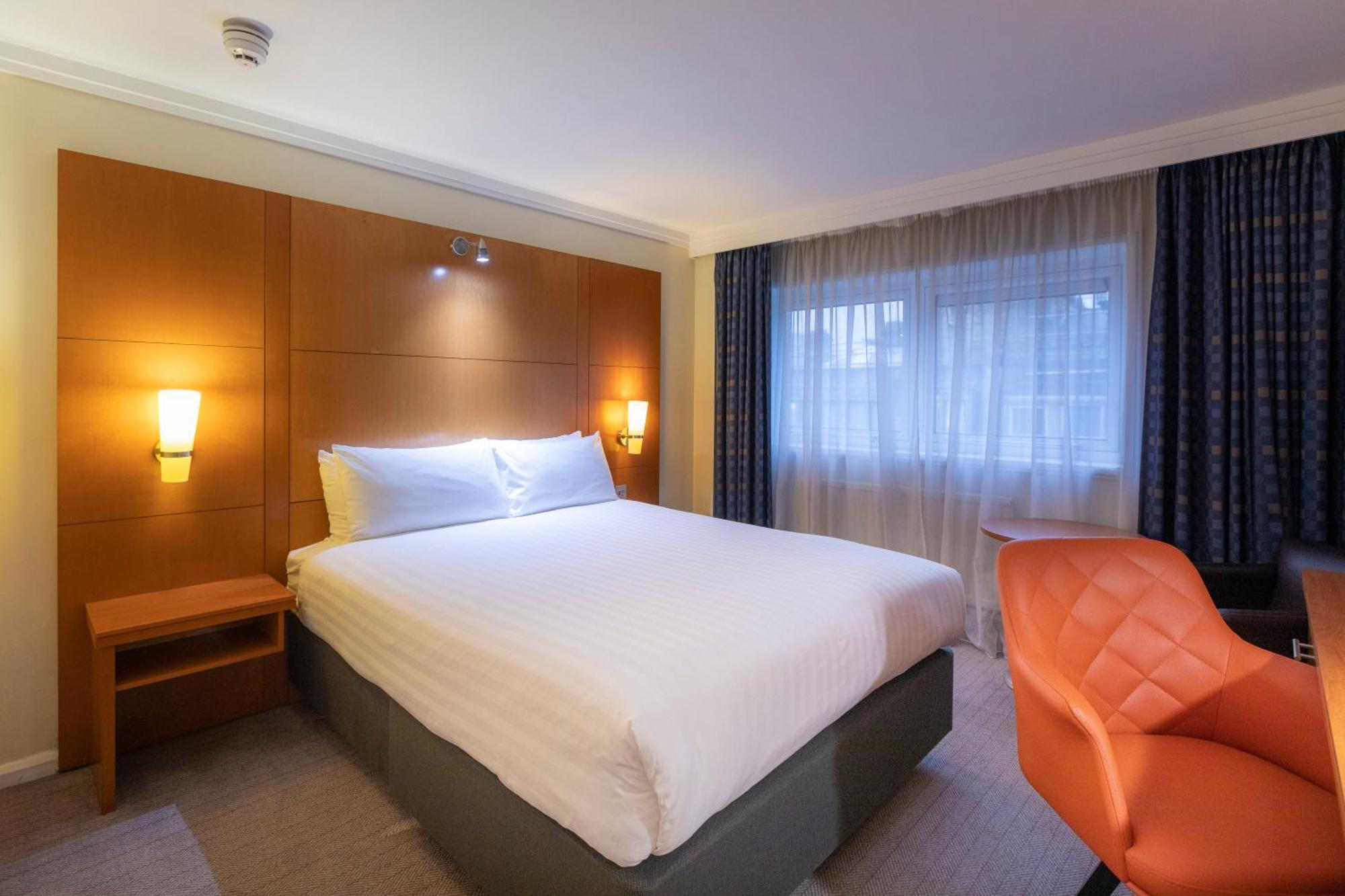 Standard Room,1416018579:JPEG