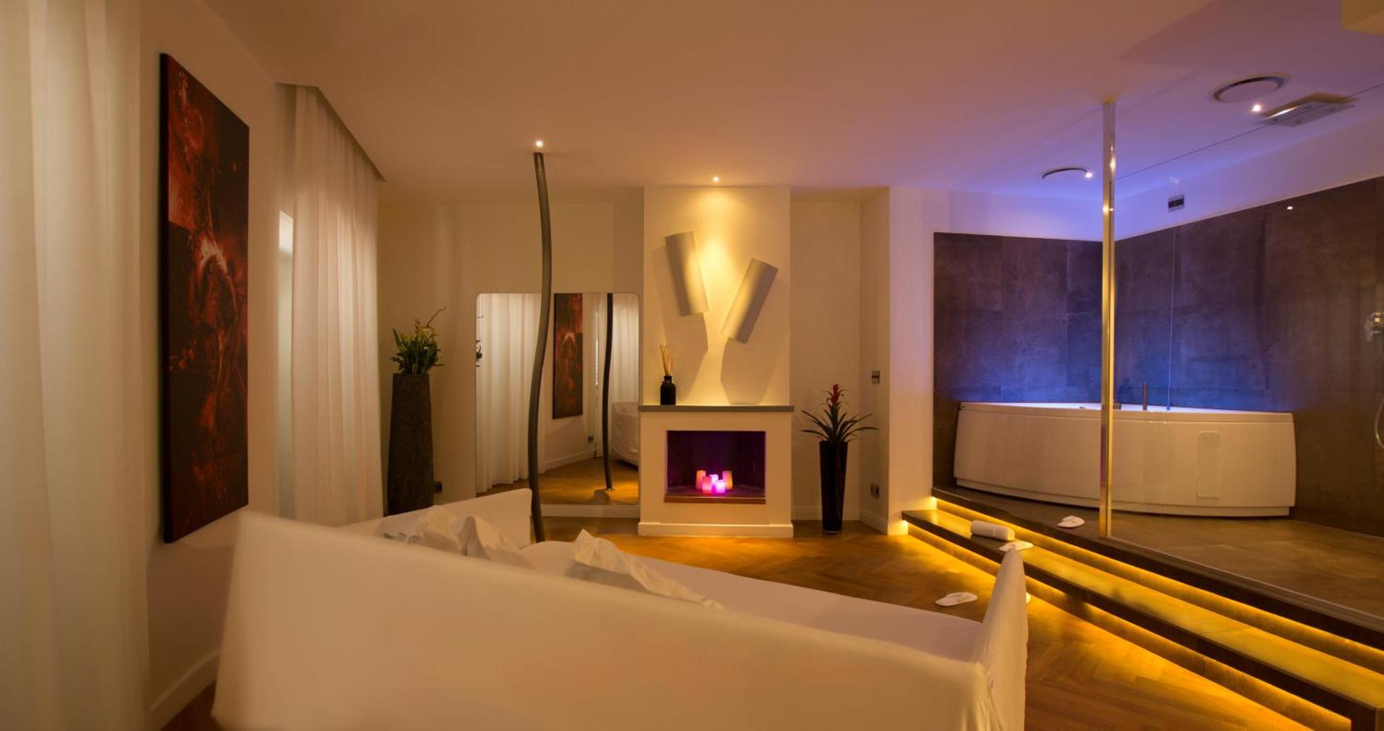 Royal Suite (2 Adults)