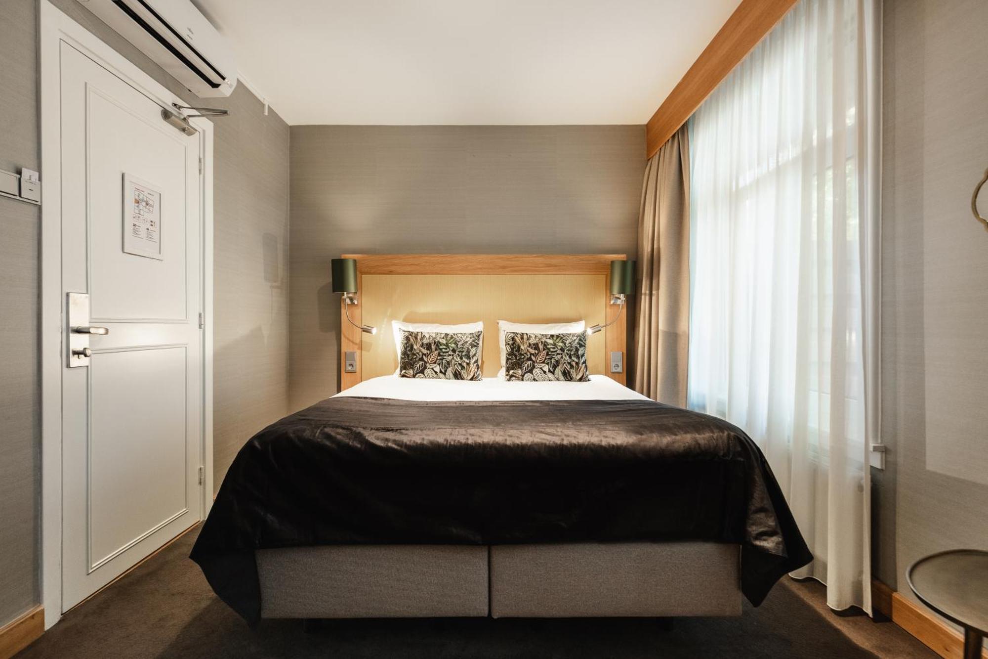 Small Queen Room