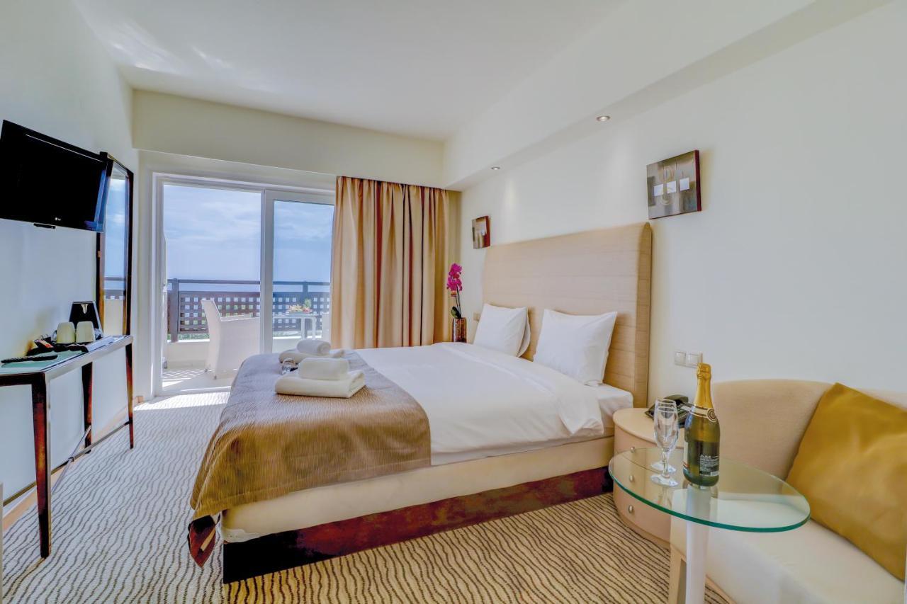 Chambre Double - Vue Latérale sur Mer