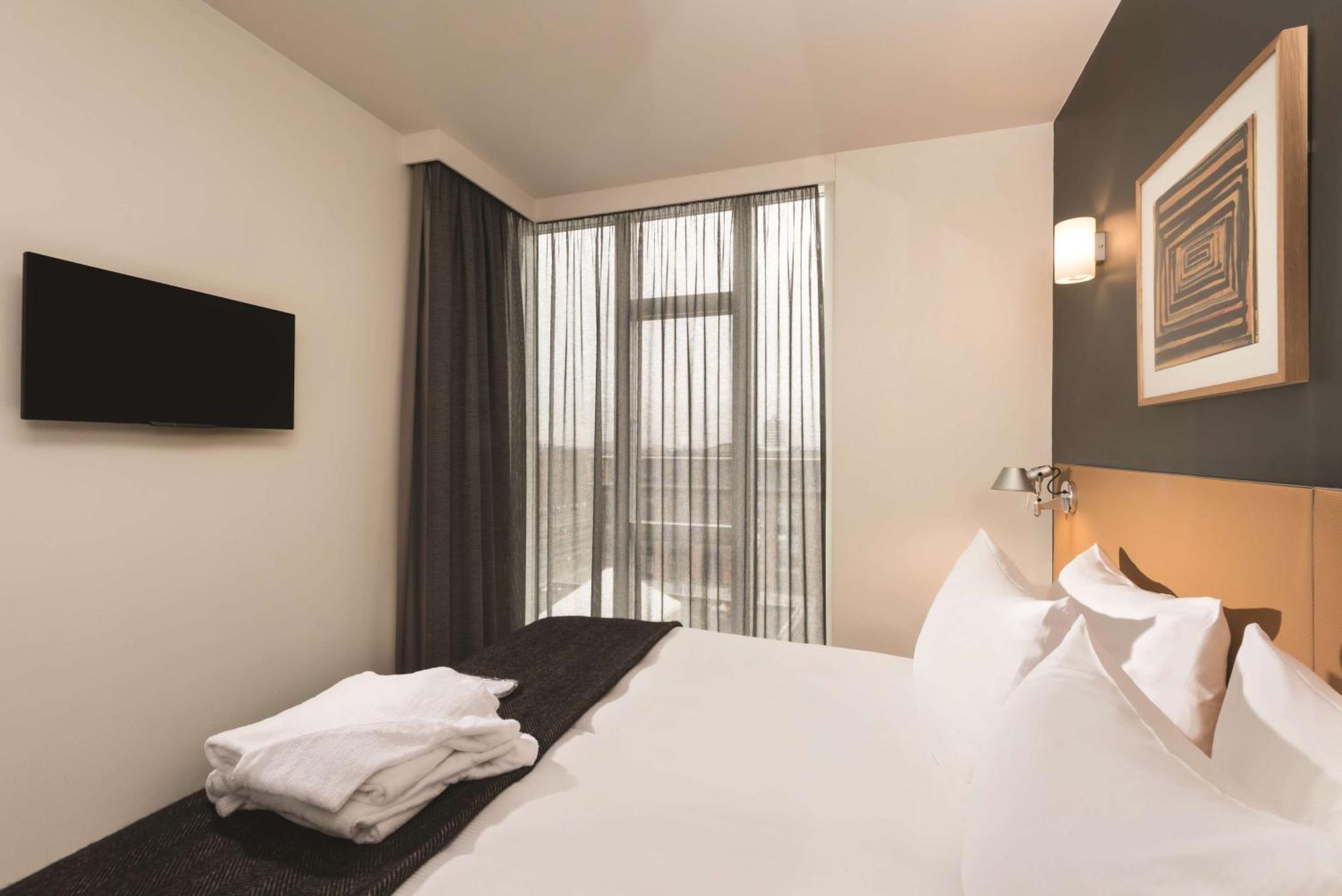 One-Bedroom Apartment,1589554870:JPEG