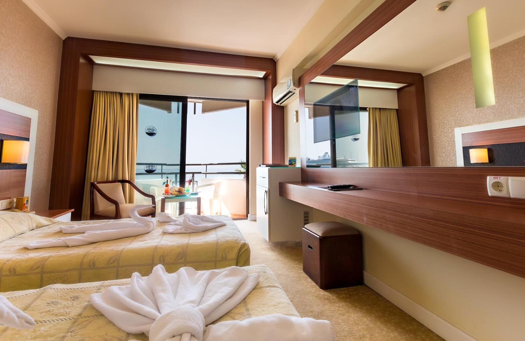 Double or Twin Room Side Sea View