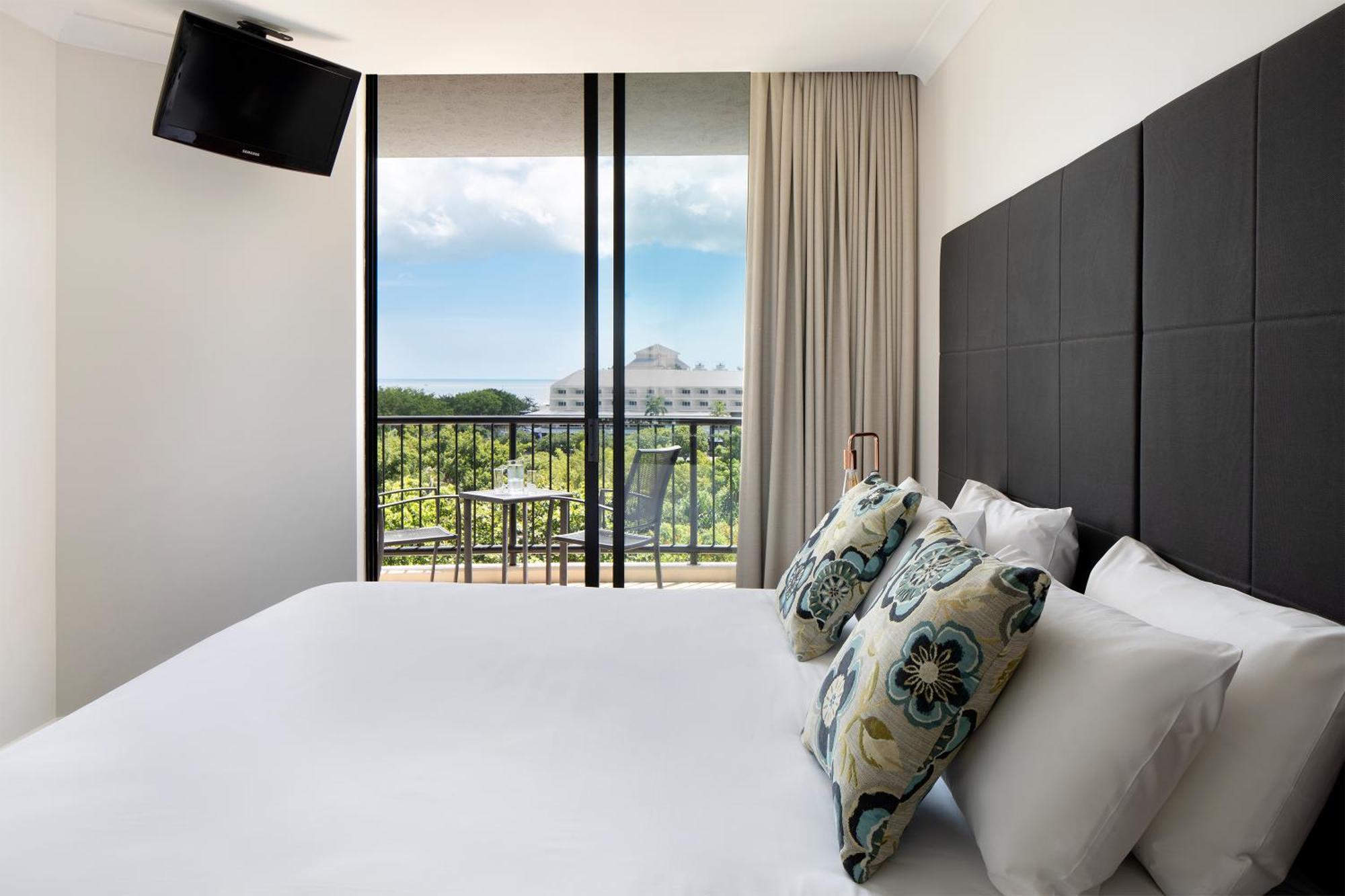 One-Bedroom Apartment Esplanade View