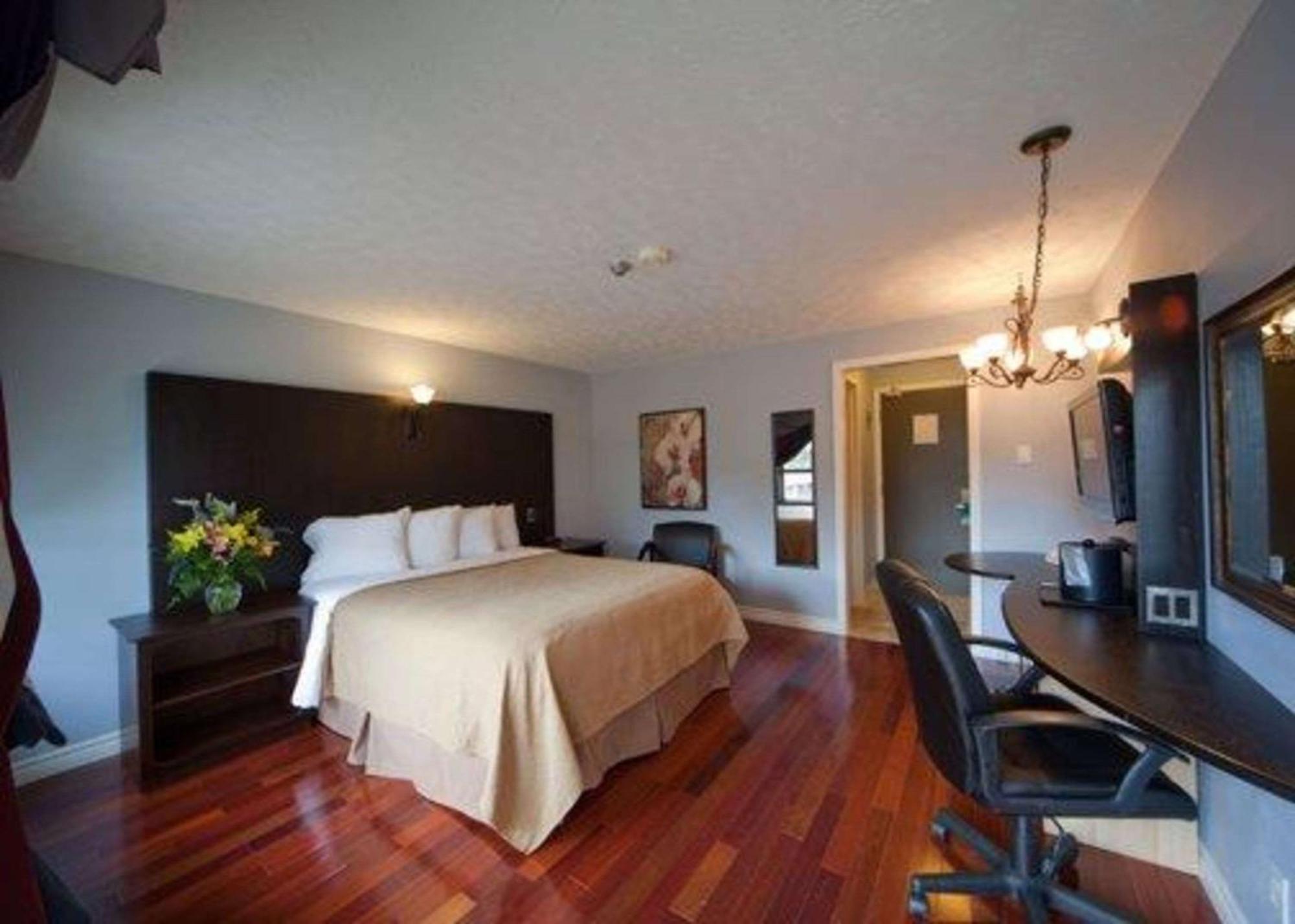 Queen Room - Non-Smoking