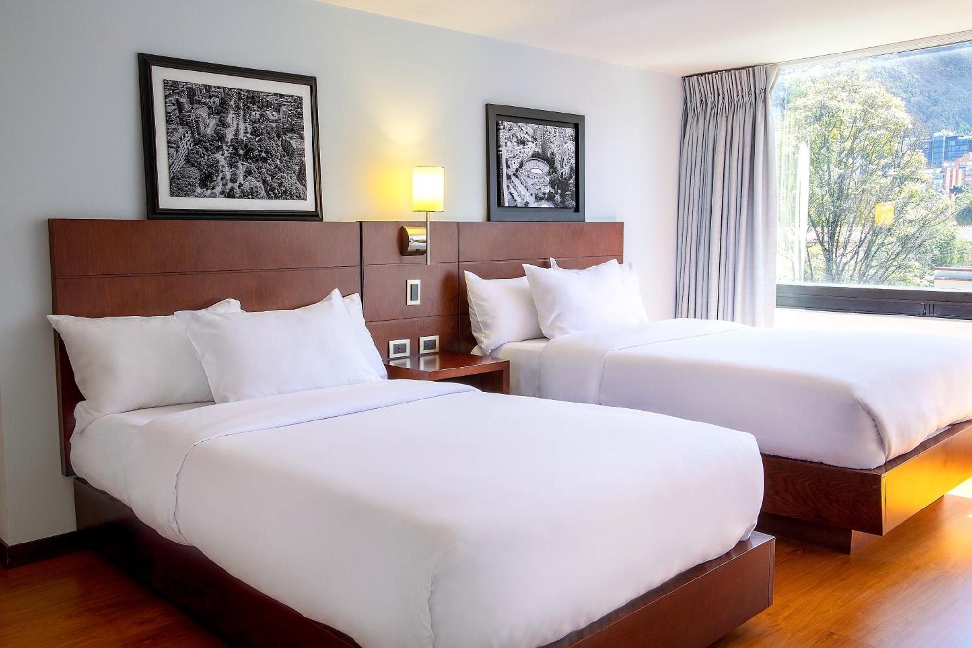 2 Single Beds, Suite, Kitchenette