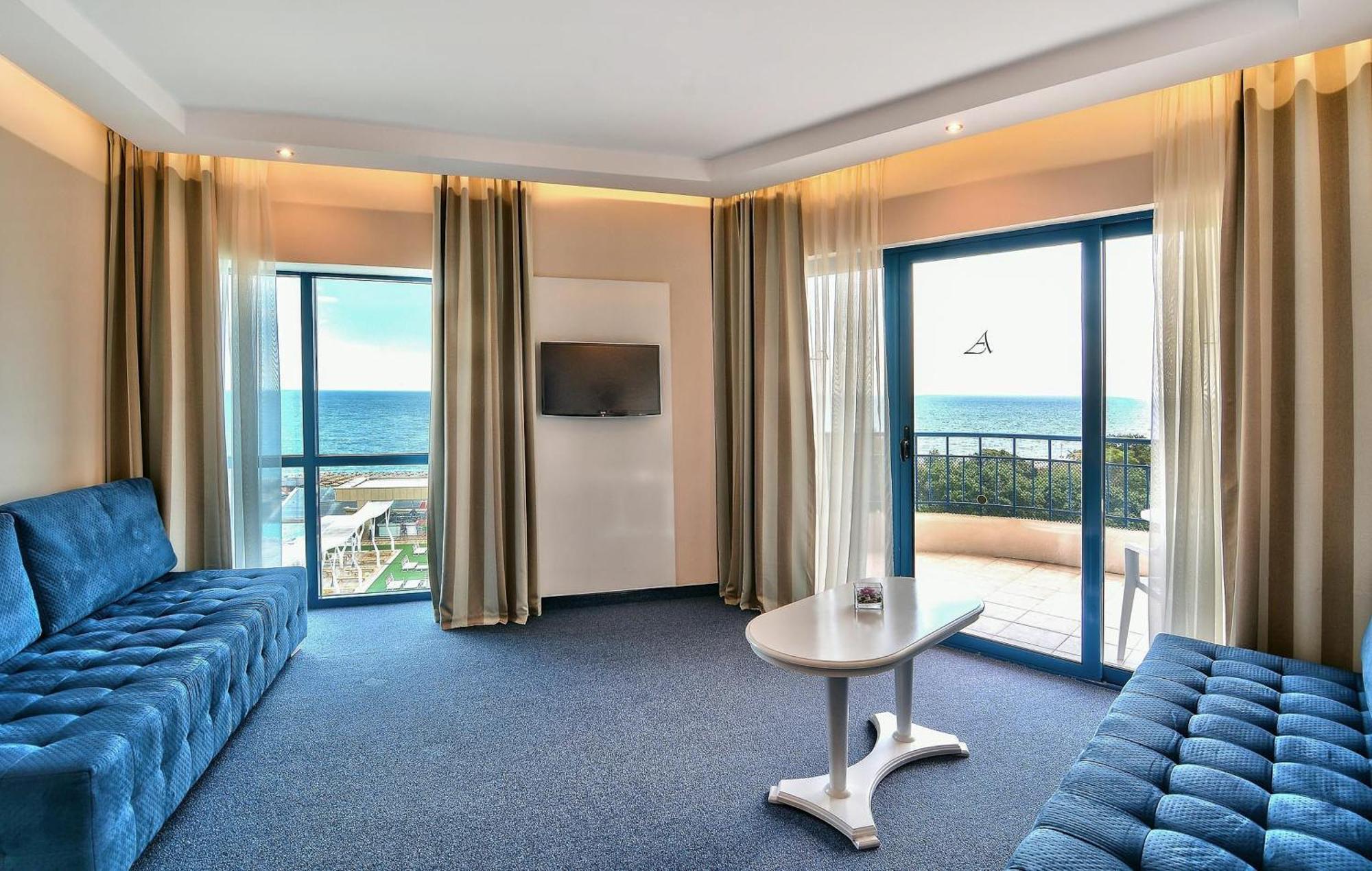 Family Room Sea View – Beach & Aquapark Access