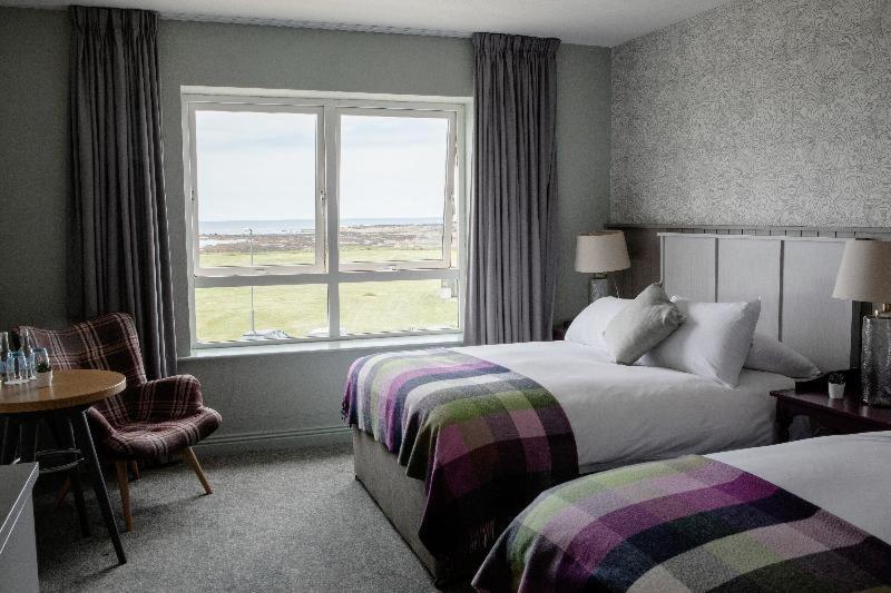 Standard Doppelzimmer mit seitlichem Meerblick