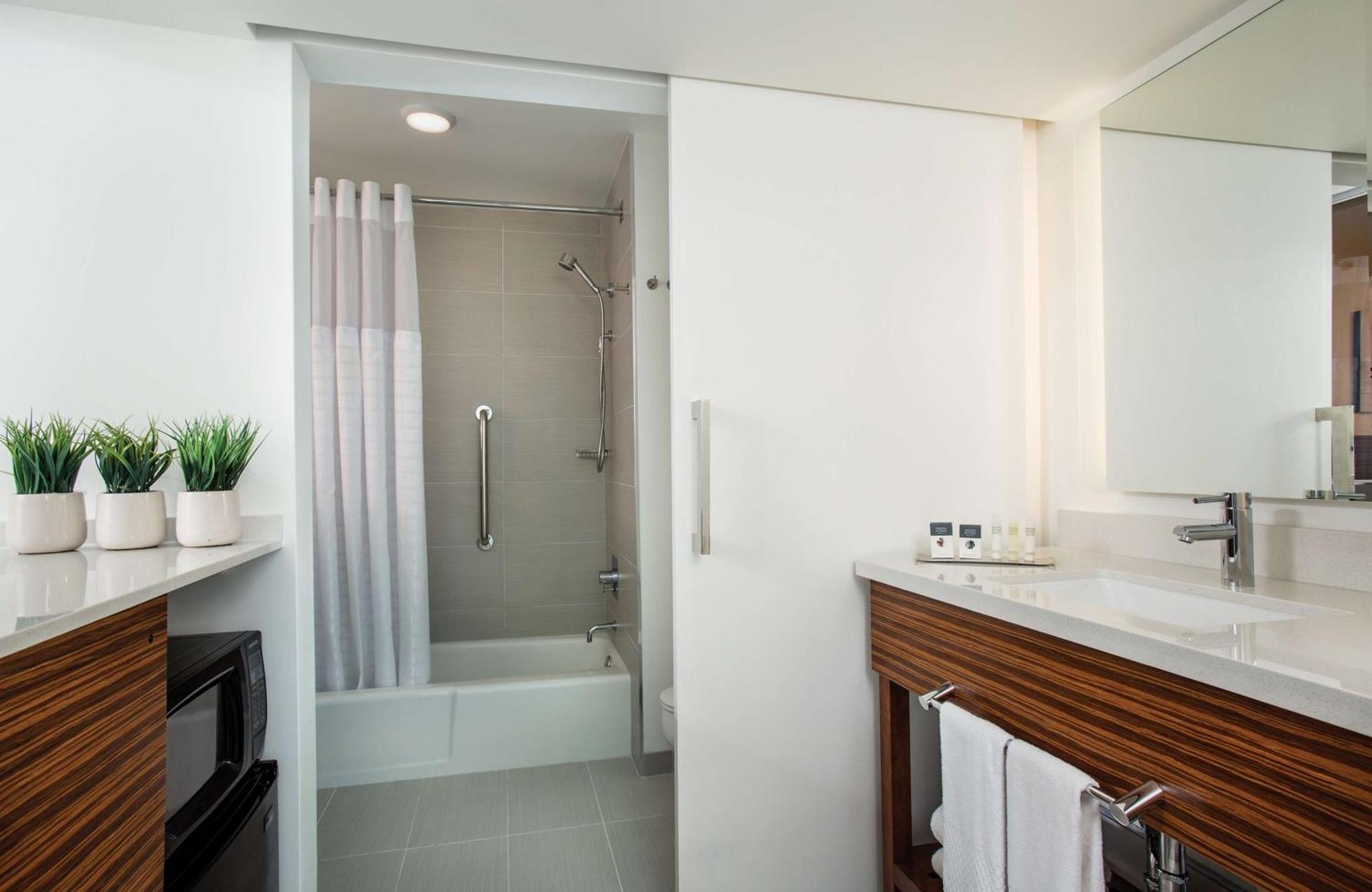 Zimmer mit 2 Queensize-Betten und Meerblick