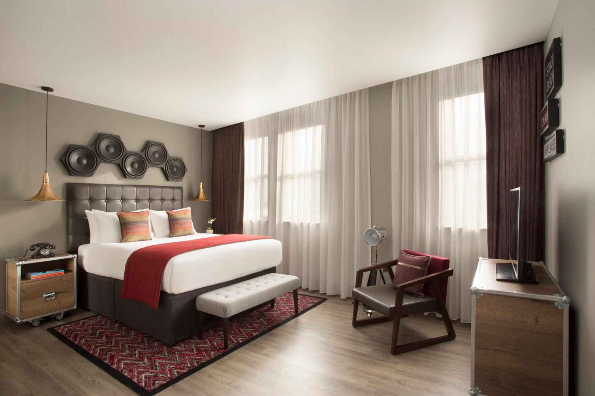 Standard Queen Room