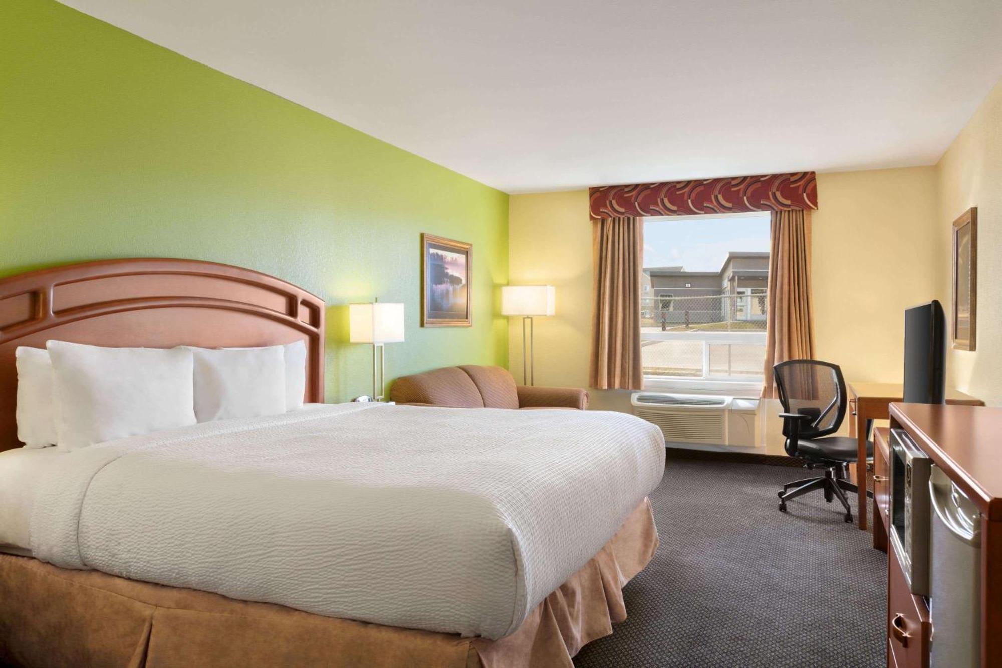 Executive King Suite - Non-Smoking