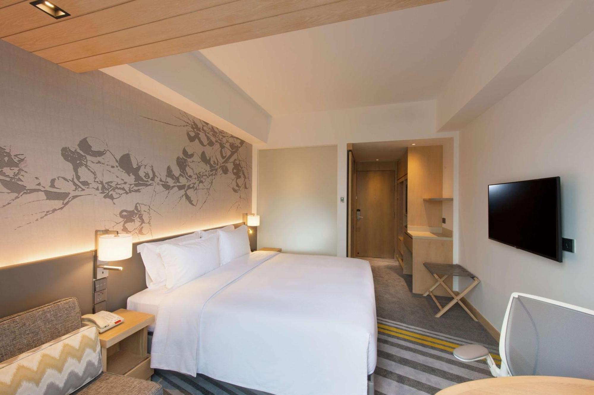 Deluxe Zimmer mit Kingsize-Bett und Balkon