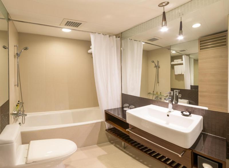 Two-Bedroom Suite City View