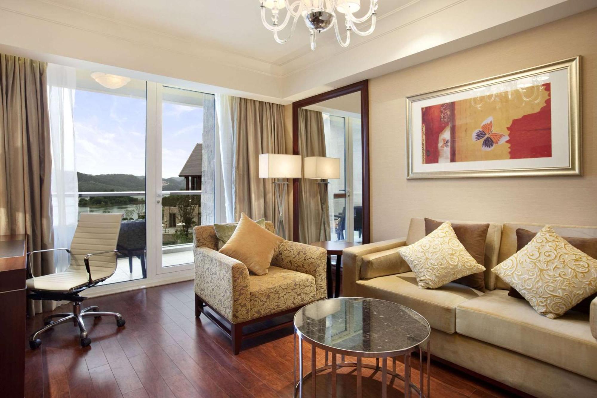 Suite with Lake View