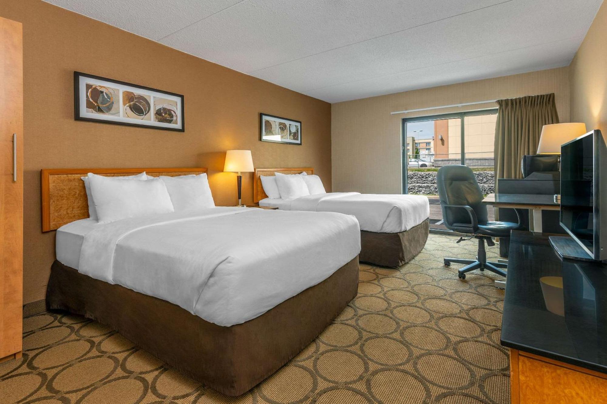 Queen Room with Two Queen Beds - Ground Floor