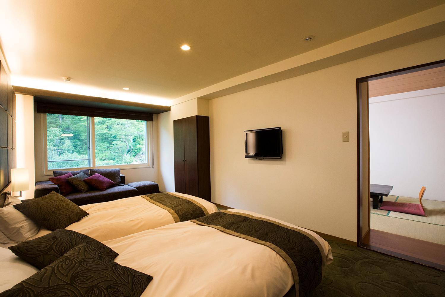 Modern Twin Room with Tatami Area -  Non-Smoking