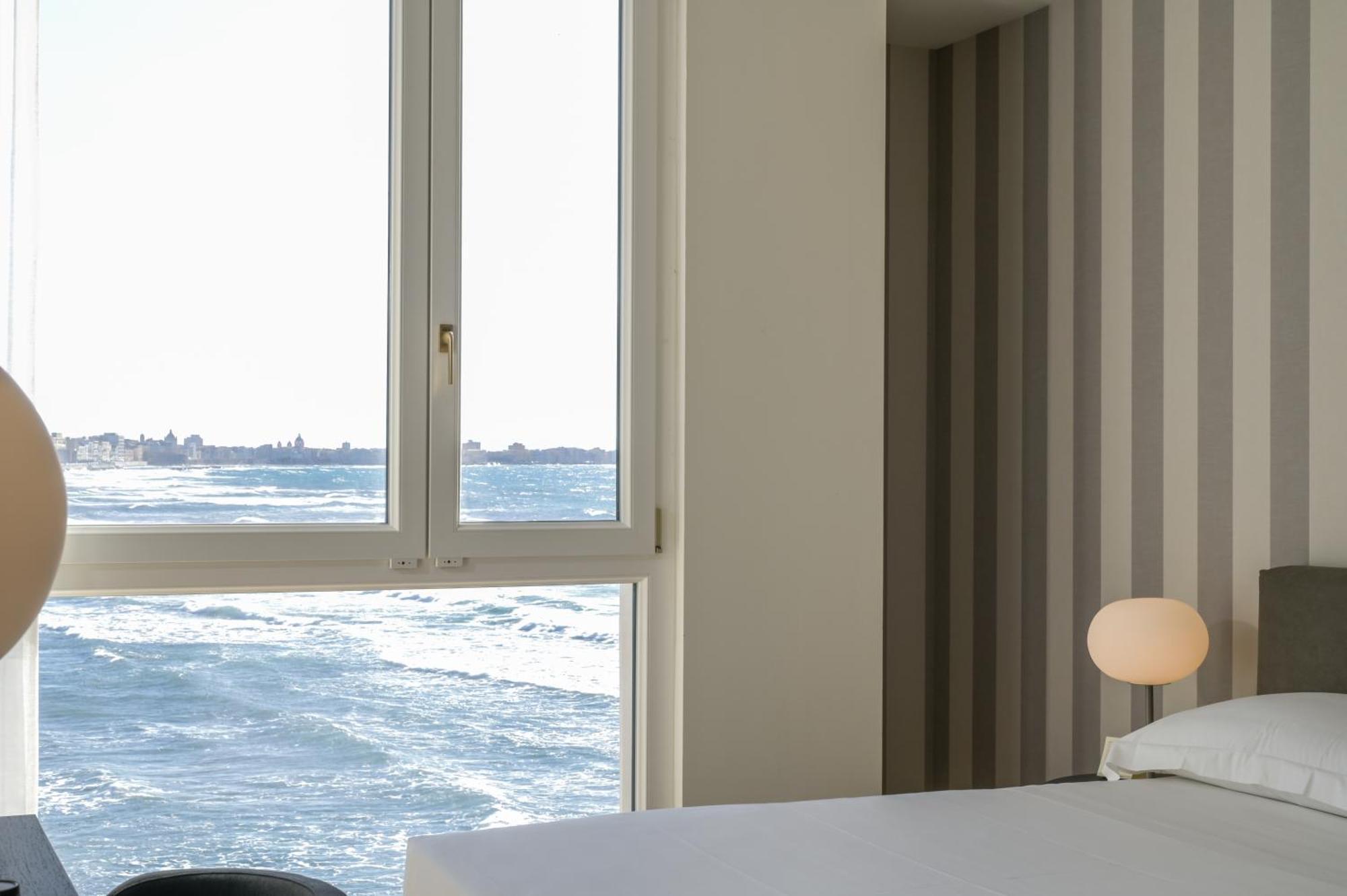 Double or Twin Room Sea View