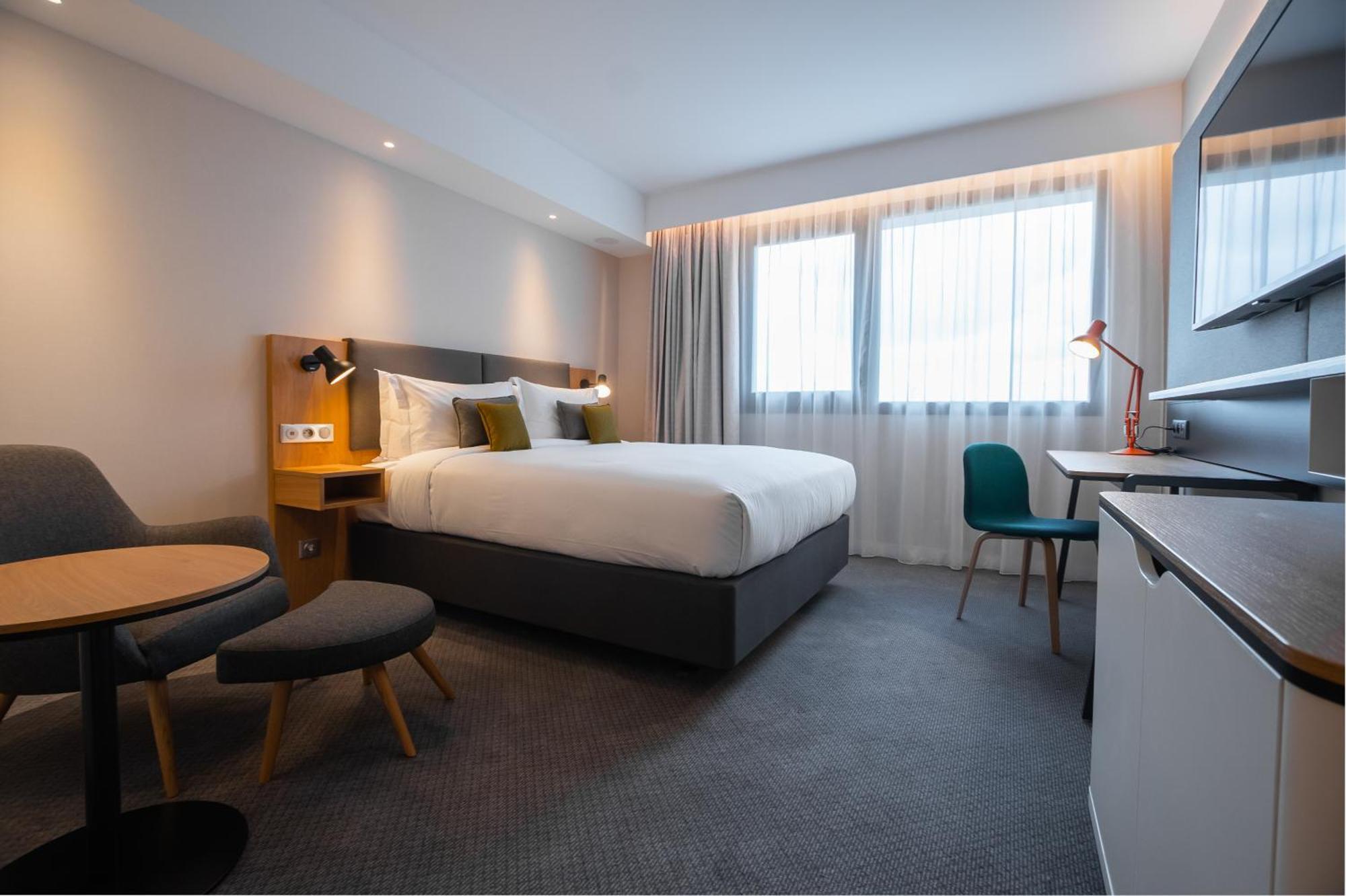Queen Room Courtyard View