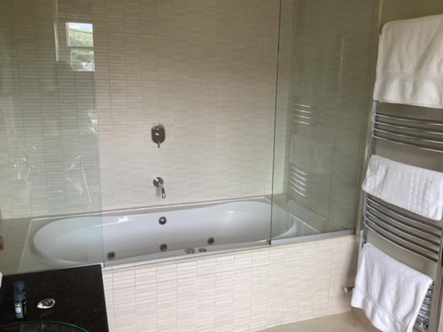 King Room Spa Bath