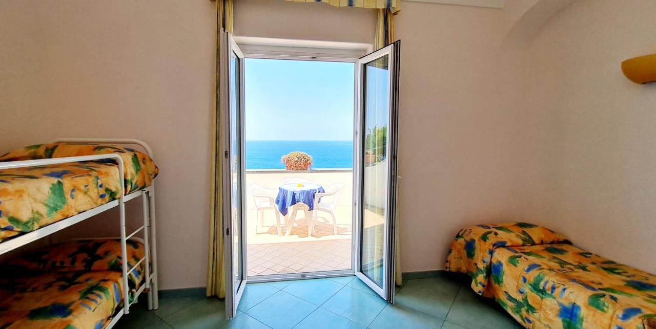 Chambre Quadruple Standard avec Vue sur la Mer