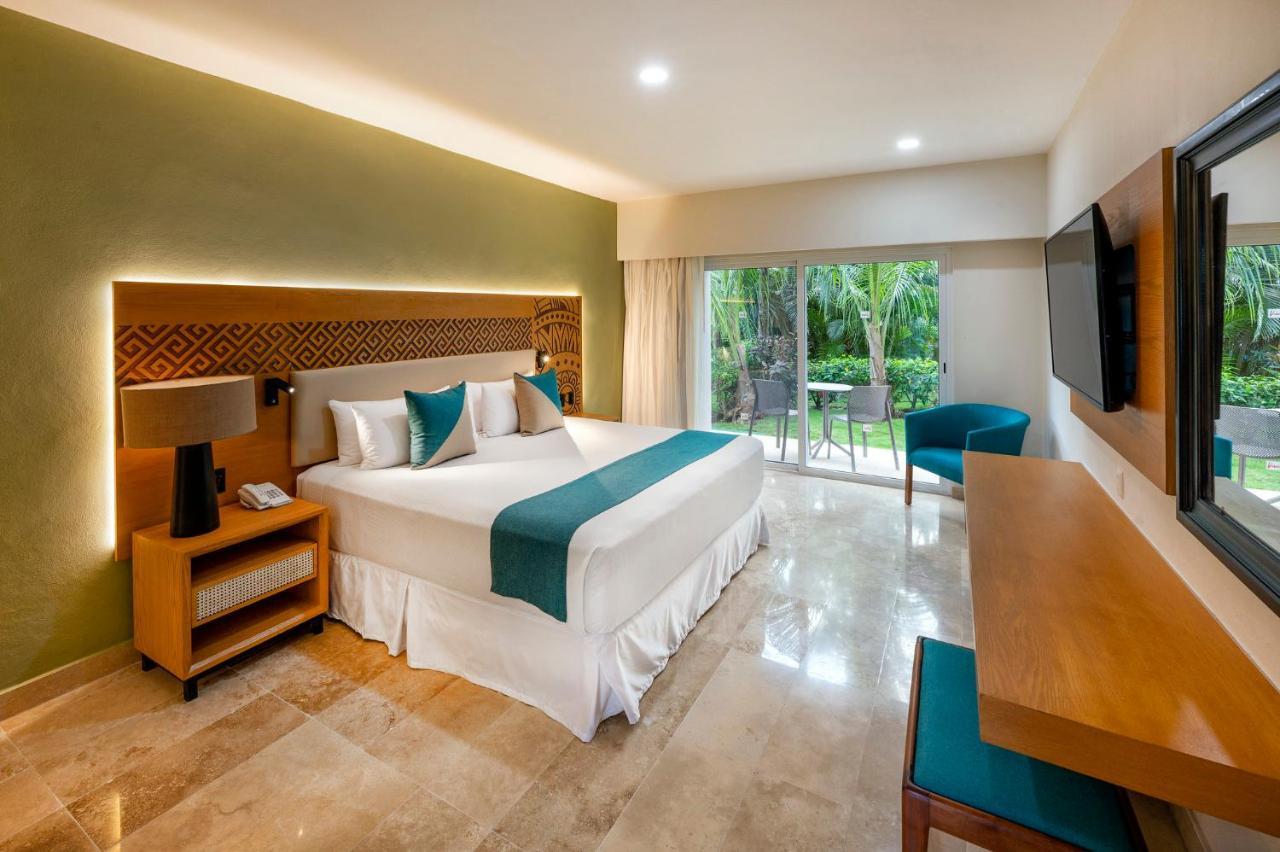 Accessible Queen Room Garden View One Queen Bed Non-Smoking
