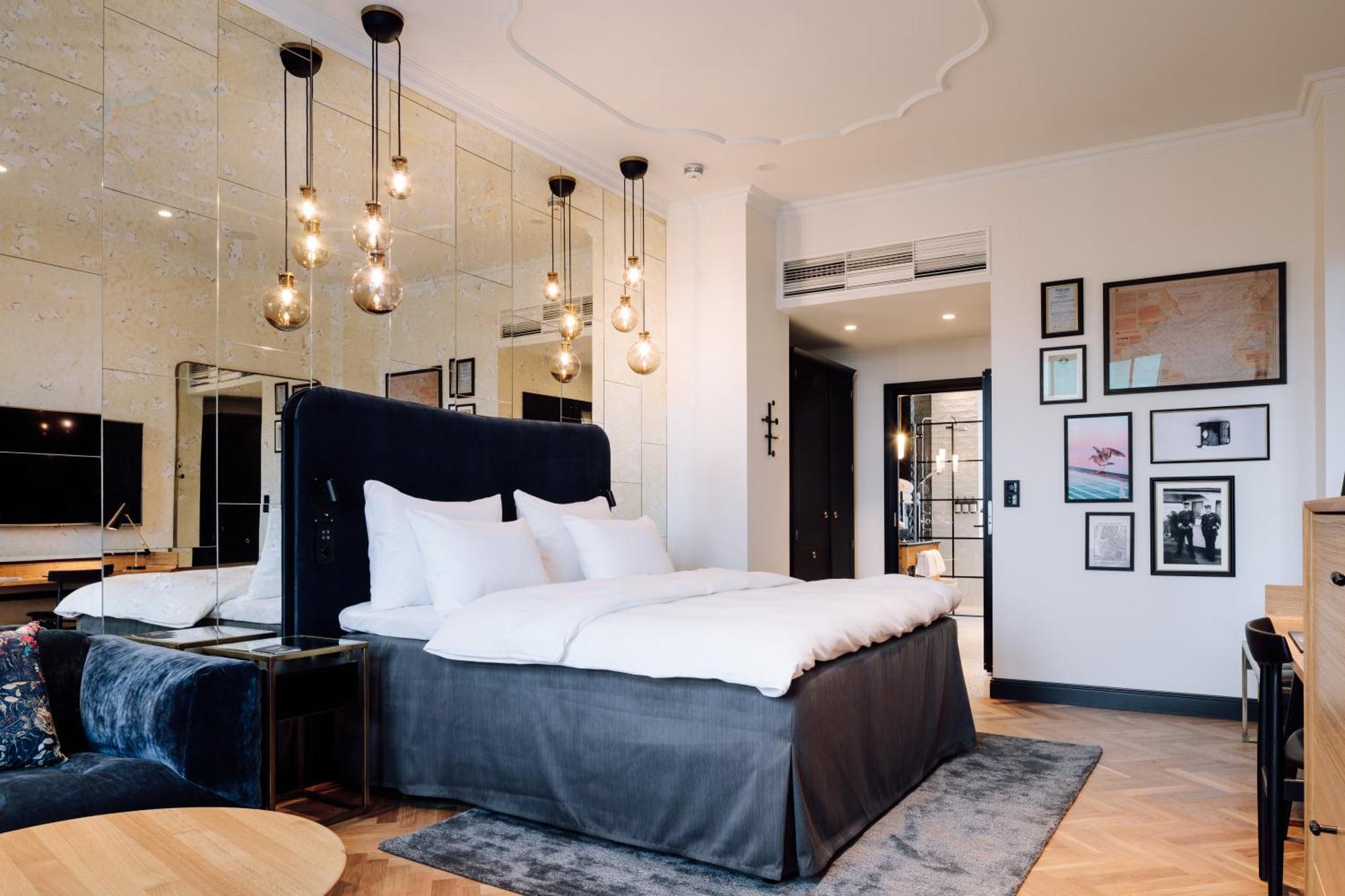 Deluxe King Room
