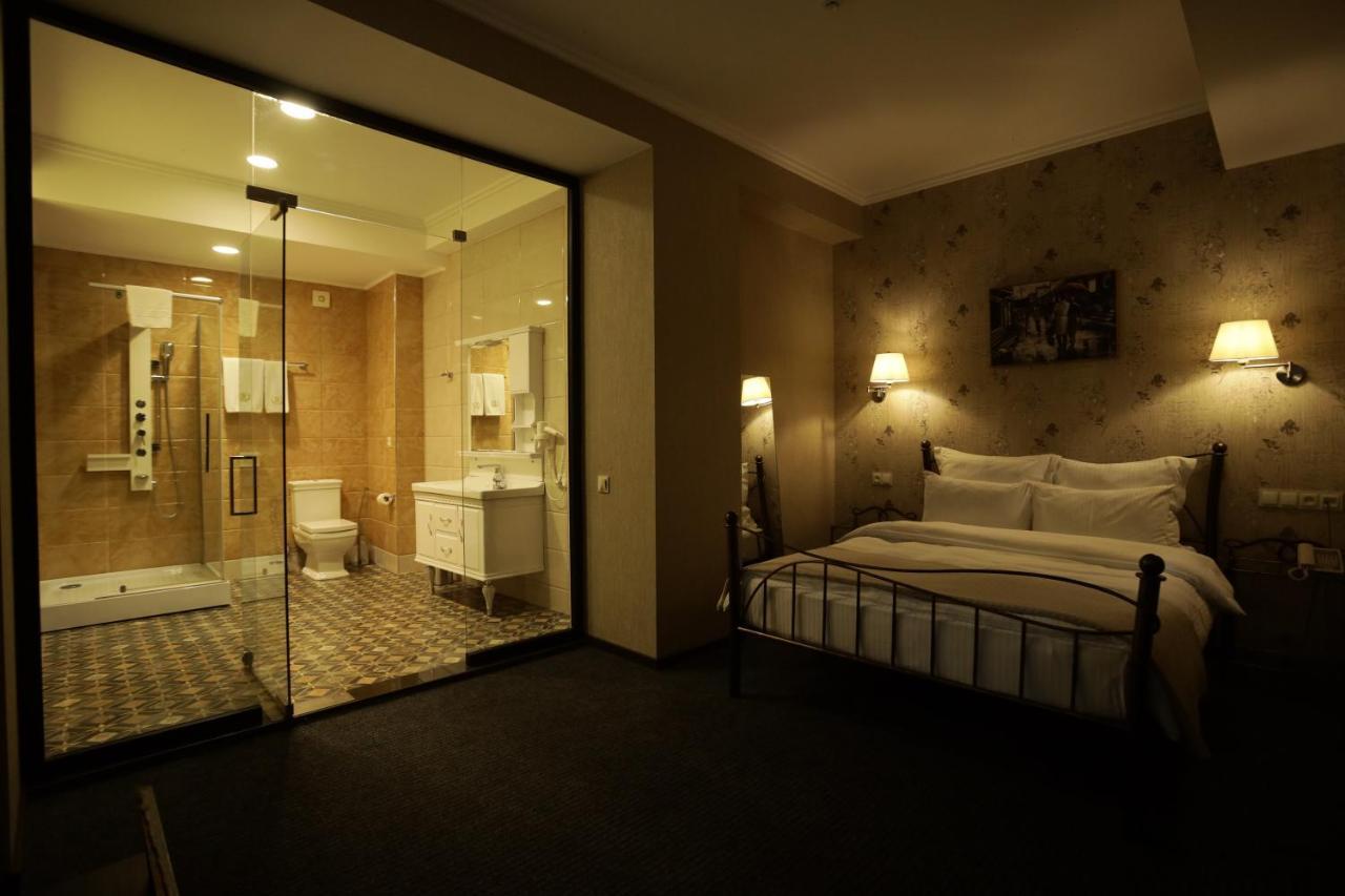 Queen Suite