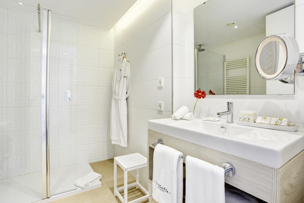 Habitación Estándar con vistas parciales al mar