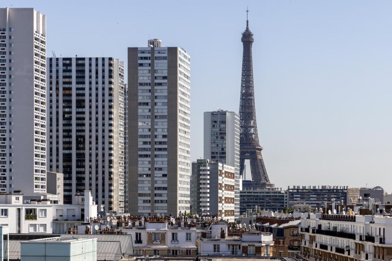 Deluxe Grey Room Eiffel Tower View