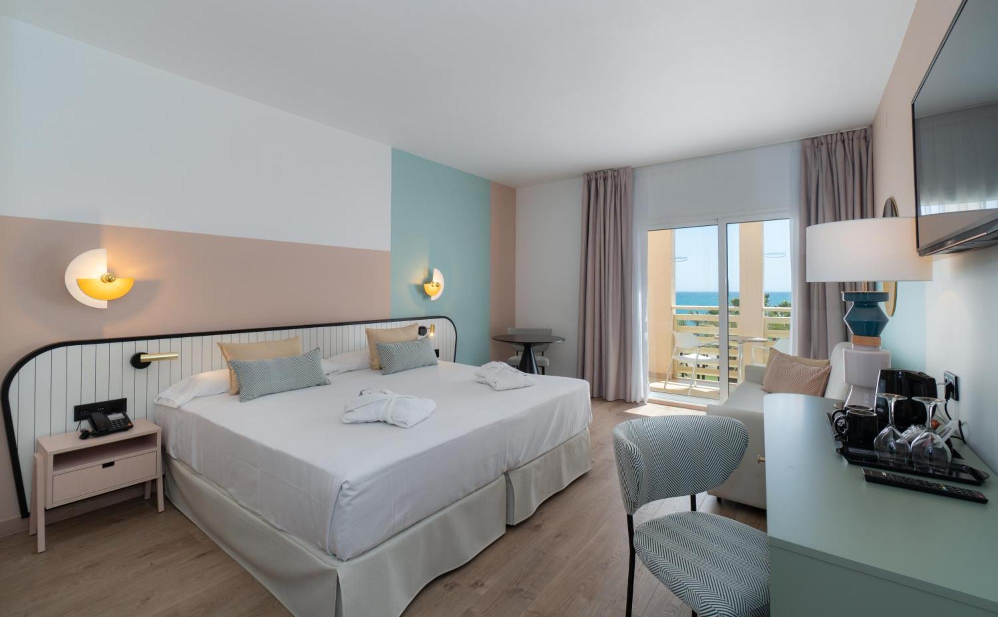Superior Club Room with Frontal Sea View (2 Adults)