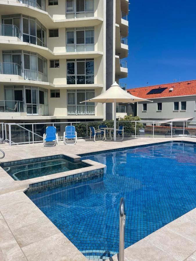 One-Bedroom Apartment with Partial Ocean View