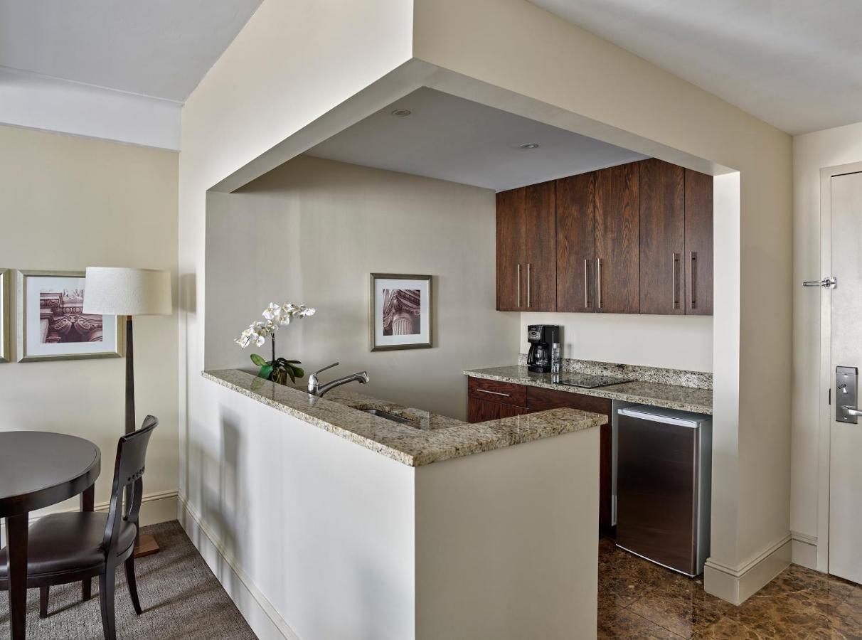 One Bedroom Deluxe Suite - Accessible