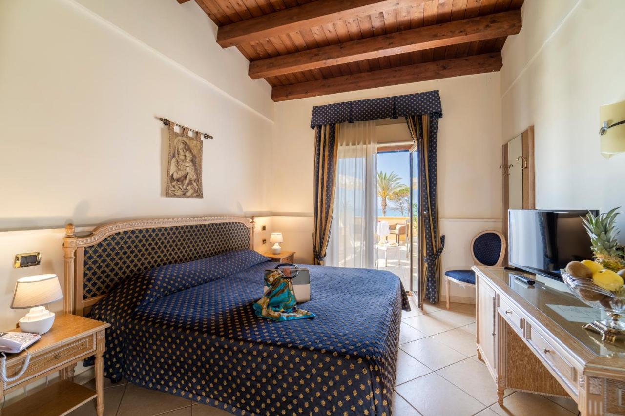Chambre Double ou Lits Jumeaux avec Terrasse