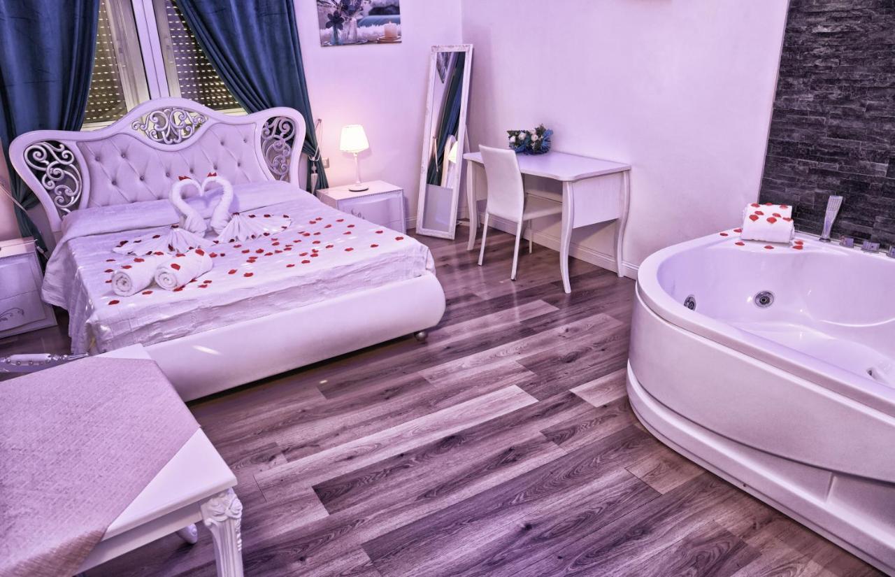 Deluxe Suite Spa Bath