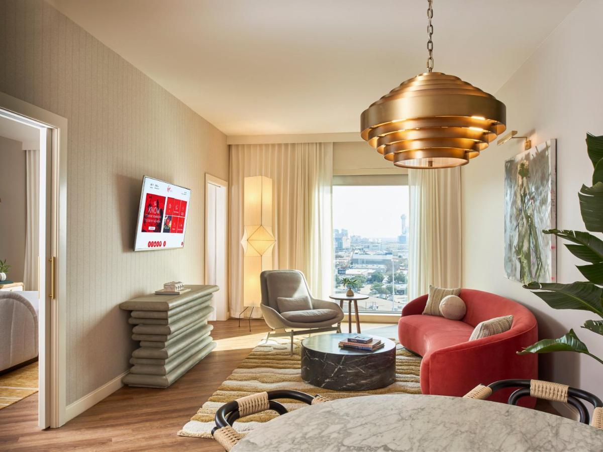 Deluxe King Suite