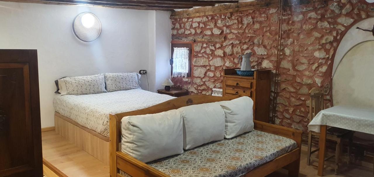 Deluxe Double Room Shower