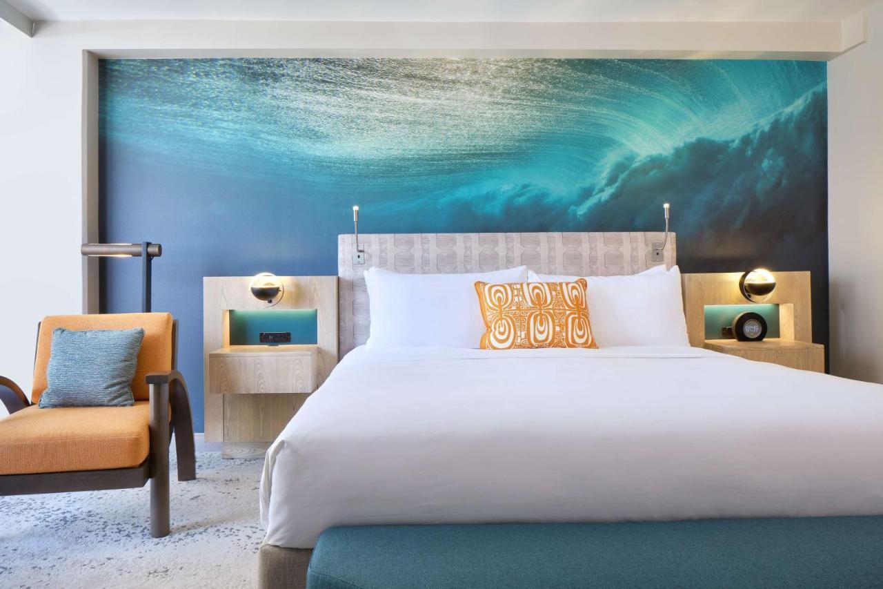 Waikiki View 1 King Bed