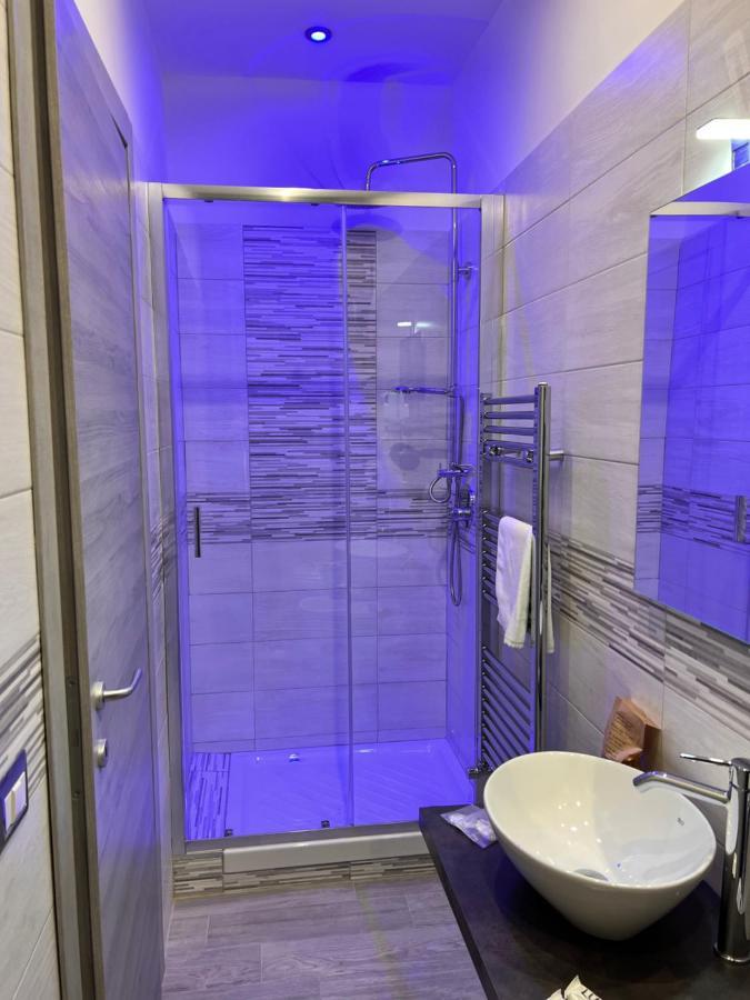 Camera Doppia con Letti Singoli con Bagno Privato