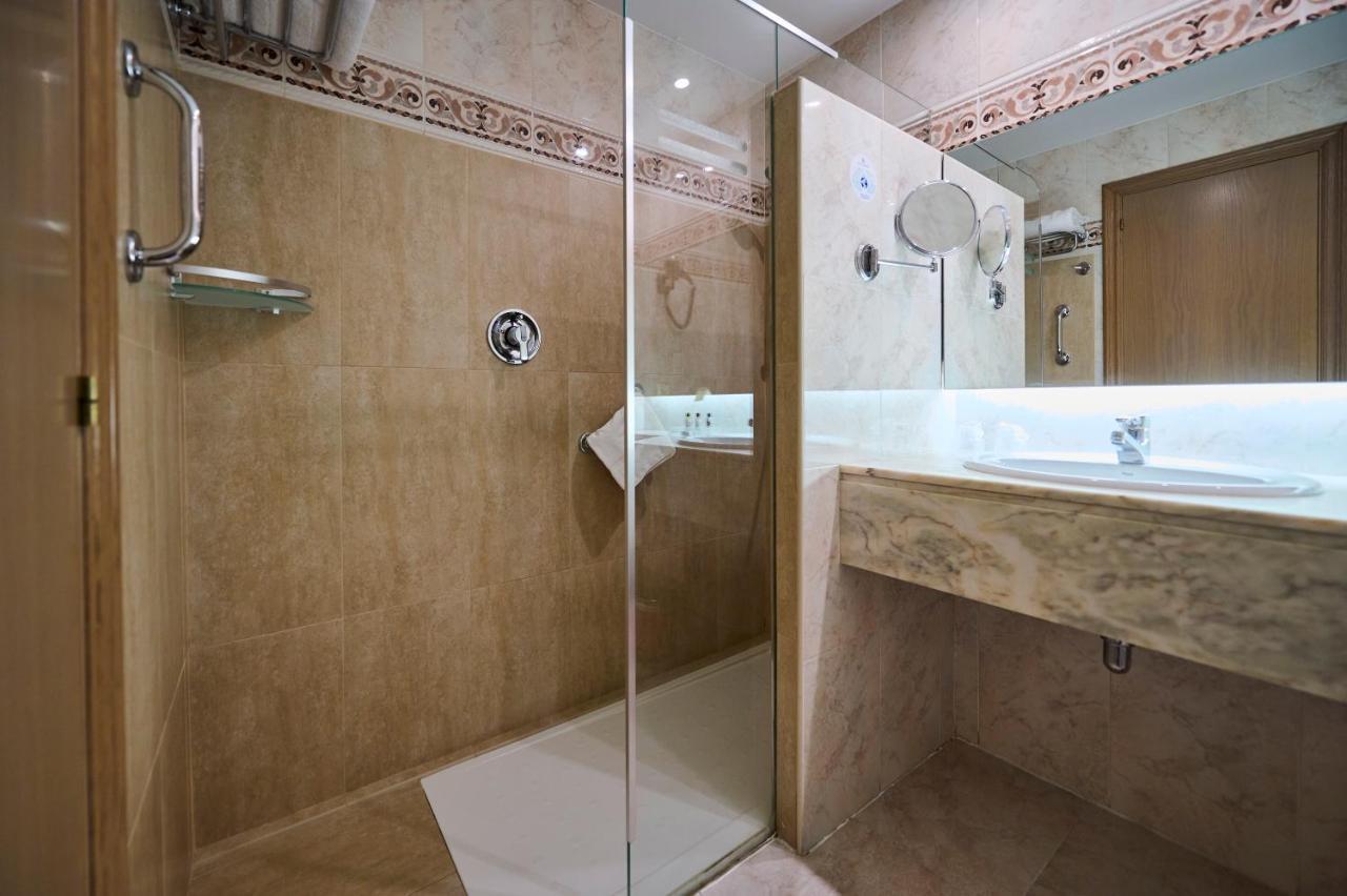 Habitación Doble con cama supletoria (3 adultos)