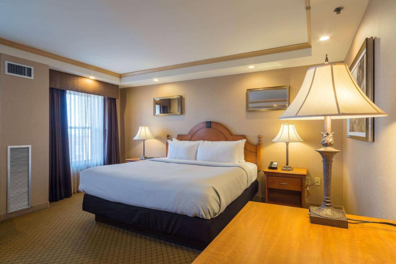 Suite mit Queensize-Bett mit Badewanne mit Haltegriffen - barrierefrei/für Hörgeschädigte, Nichtraucher