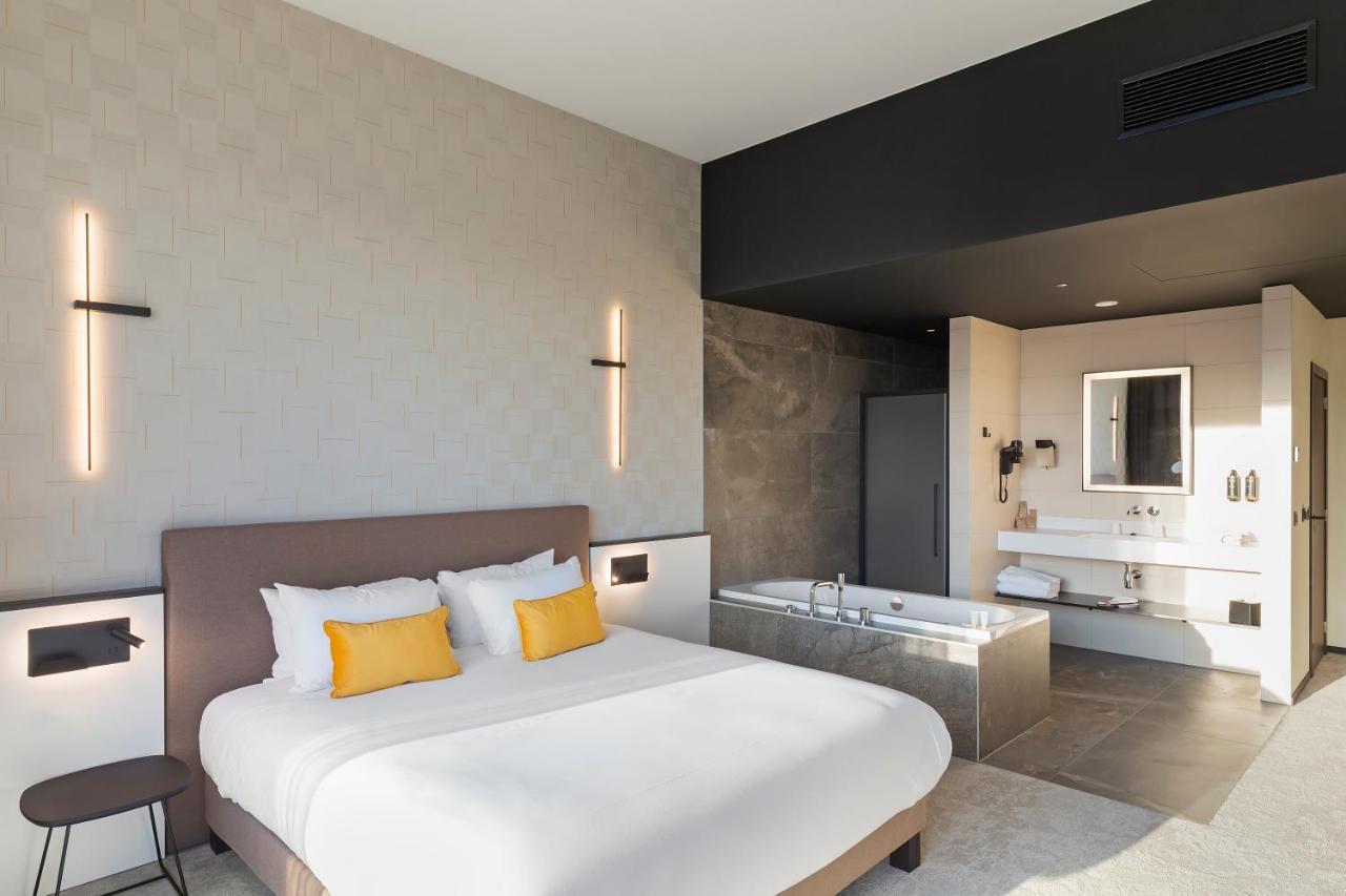 Suite Junior Lit King-Size avec Baignoire Spa - Vue sur Citadelle ou Fleuve