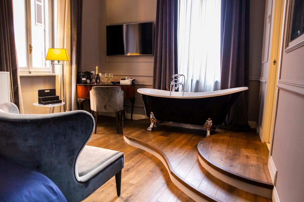 Deluxe Double Room Bath